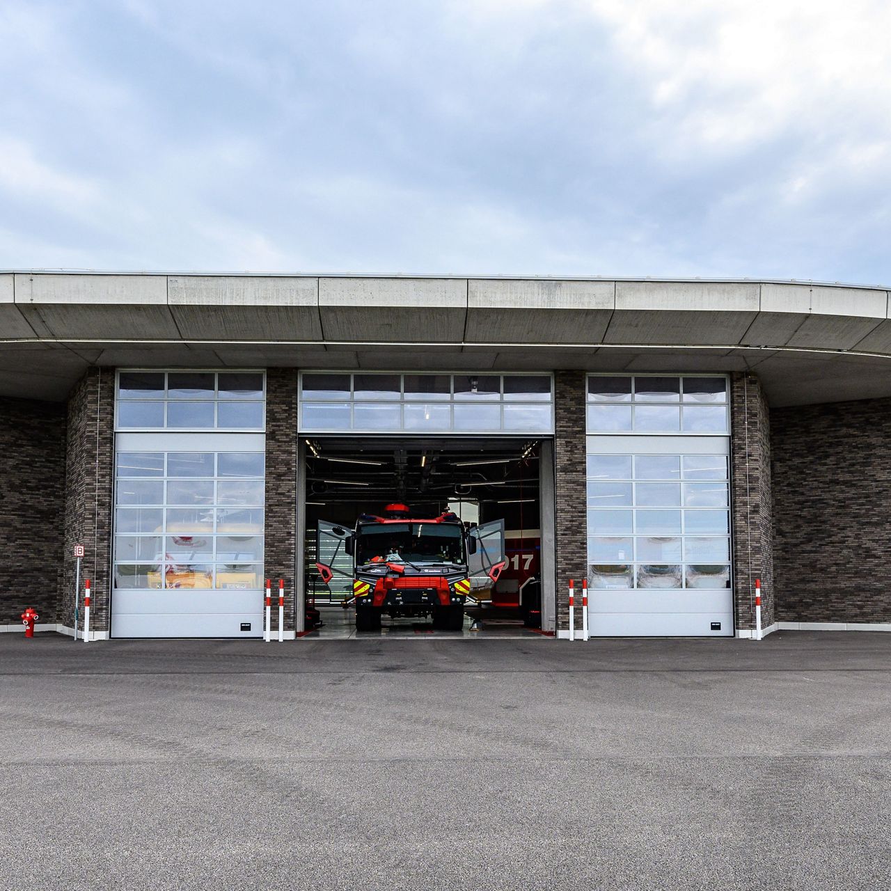 Portes sectionnelles au service d'incendie de l'aéroport de Zaventem