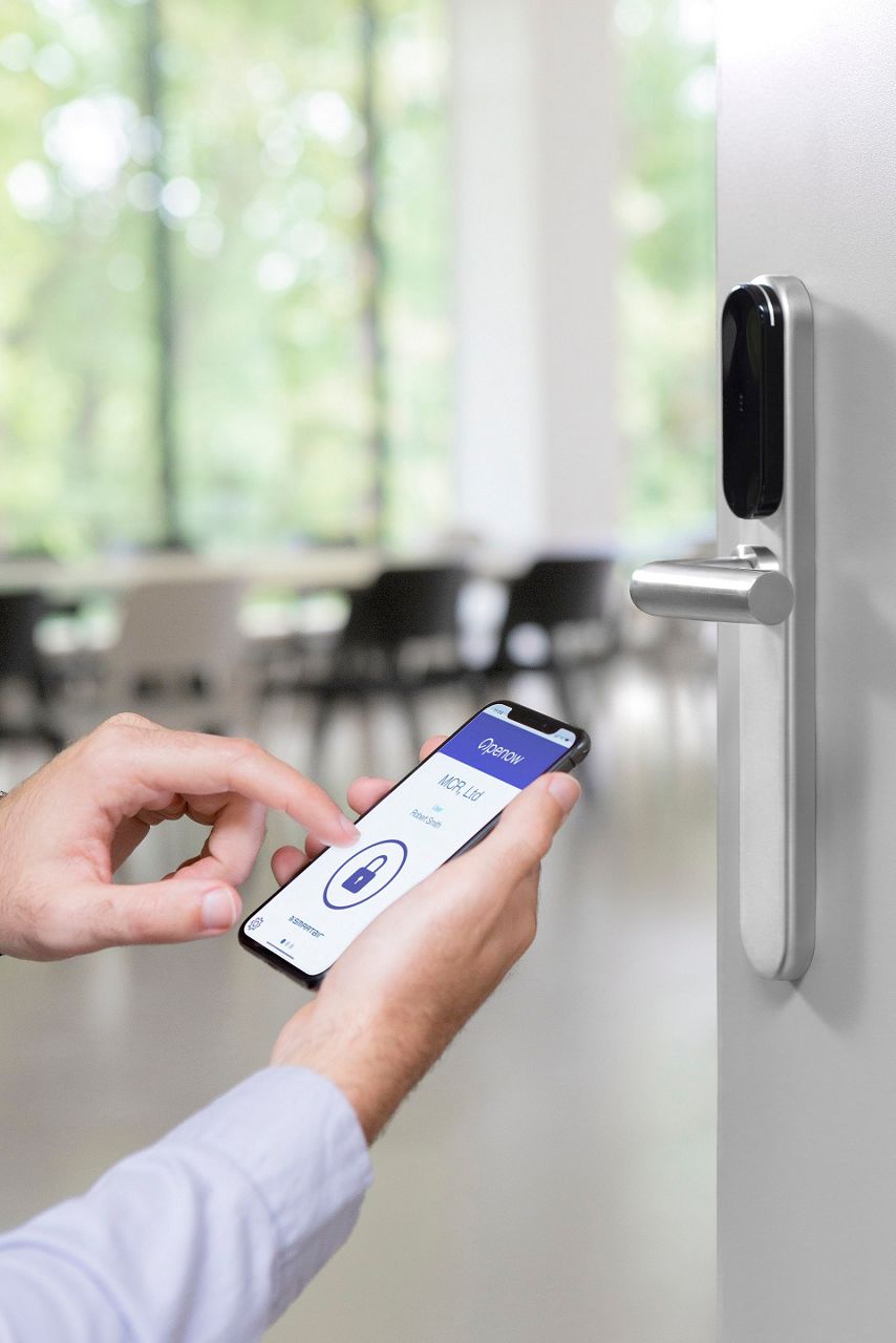 Image: a1152-smartair_standarden1906escutcheonblackopenoweuro.jpg