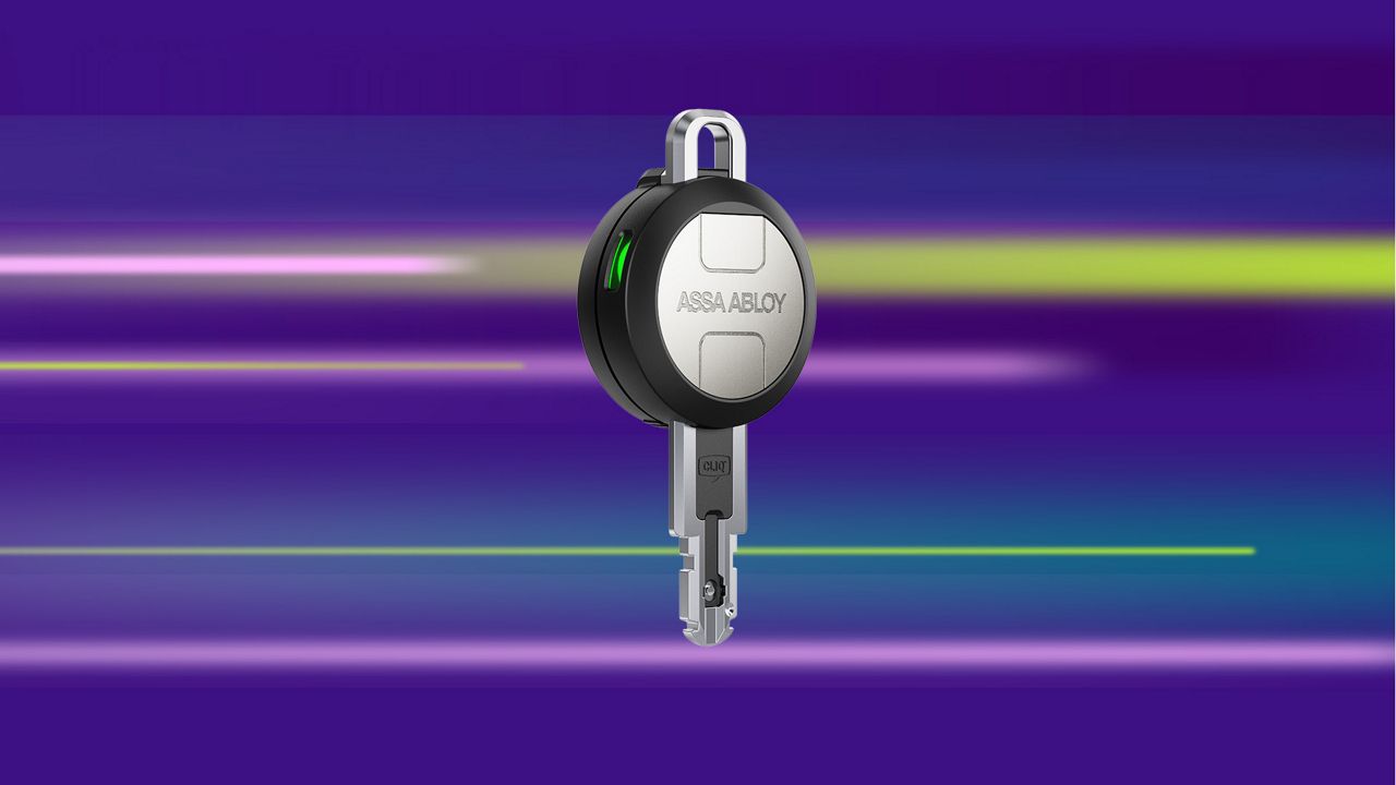 ASSA ABLOY eCLIQ sur un fond violet