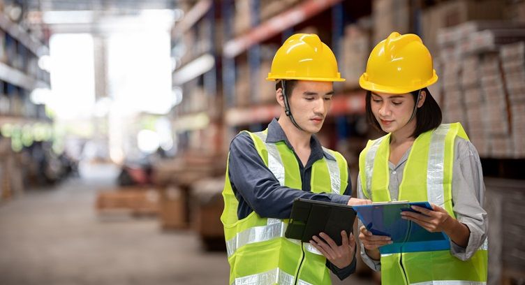 How to approach improving employee safety in the logistics 