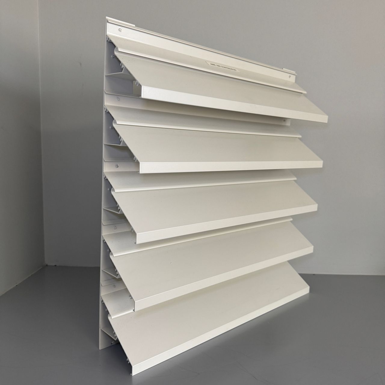 AME100 Fixed Louvre - Continuous