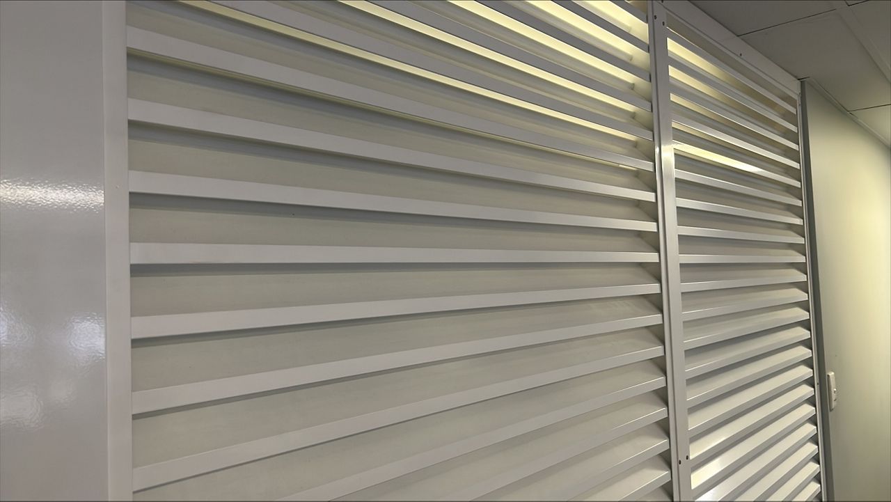 AME60C Chevron Fixed Louvre