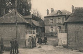photo de l'époque montrant l'usine | esprit familial qui perdure encore