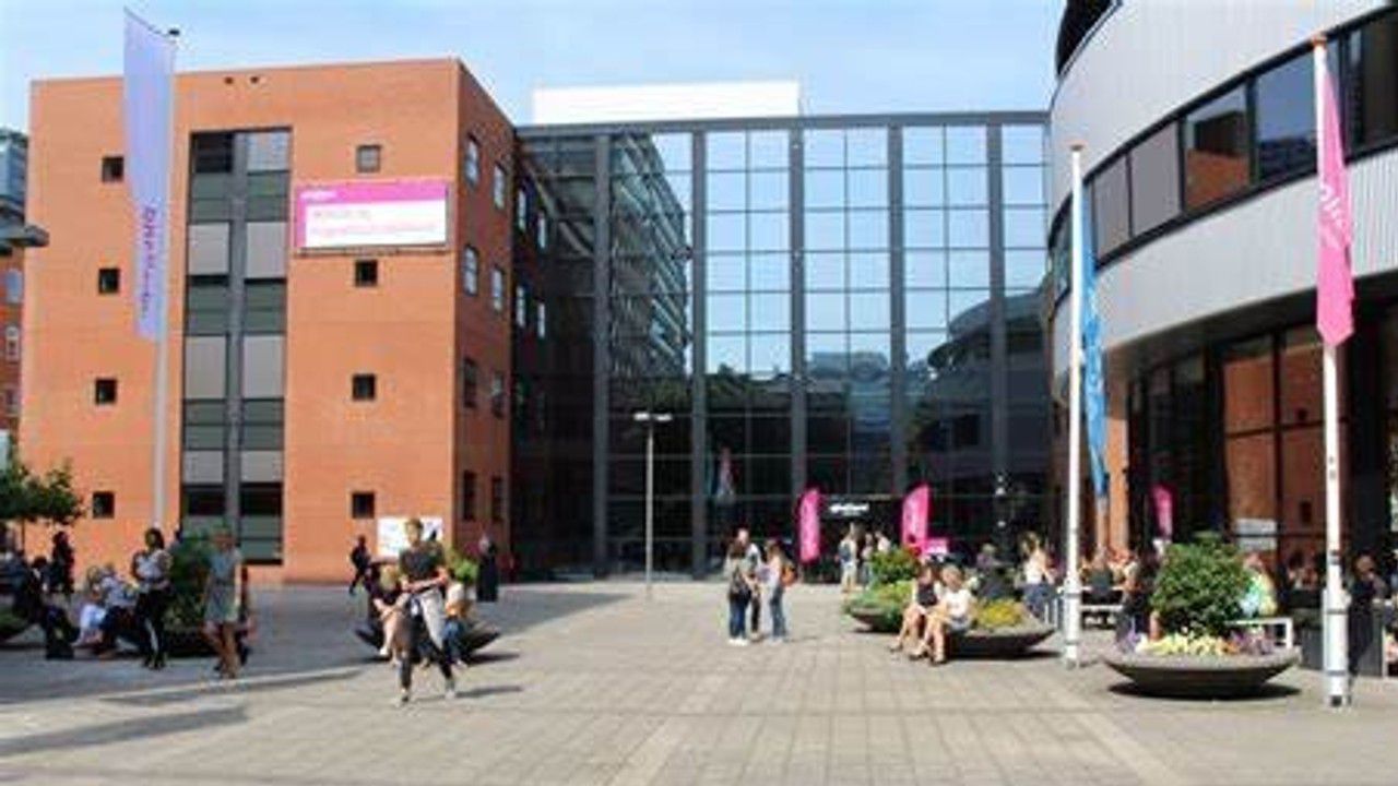 Aperio® draadloze technologie beveiligt deuren kostenefficiënt binnen hogescholen.