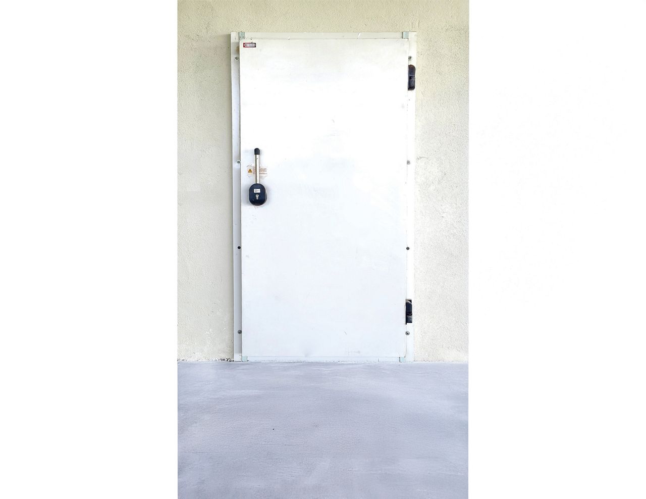 ASSA ABLOY MAK Swing Hatch Chiller highly efficient solution designed to deliver complete four-sided sealing