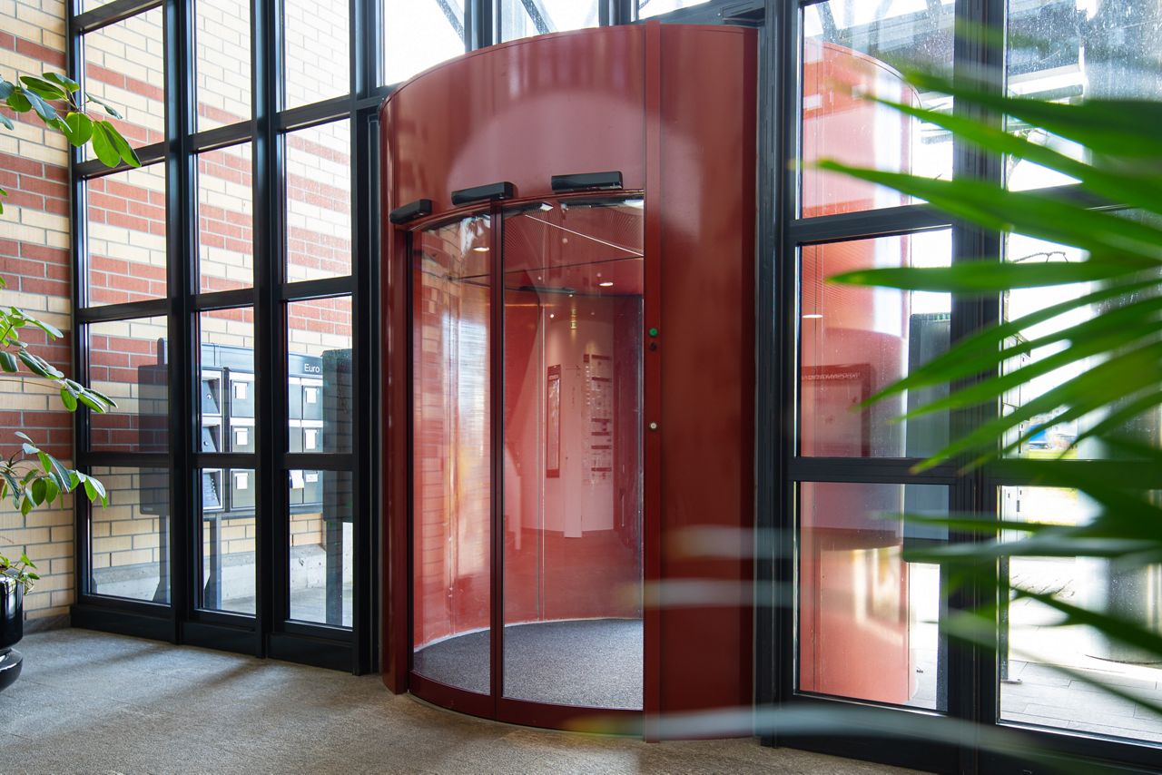 The curved sliding door that offer the best aesthetics, comfort and safety.