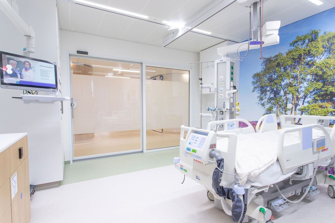 Glass sliding doors in a hospital