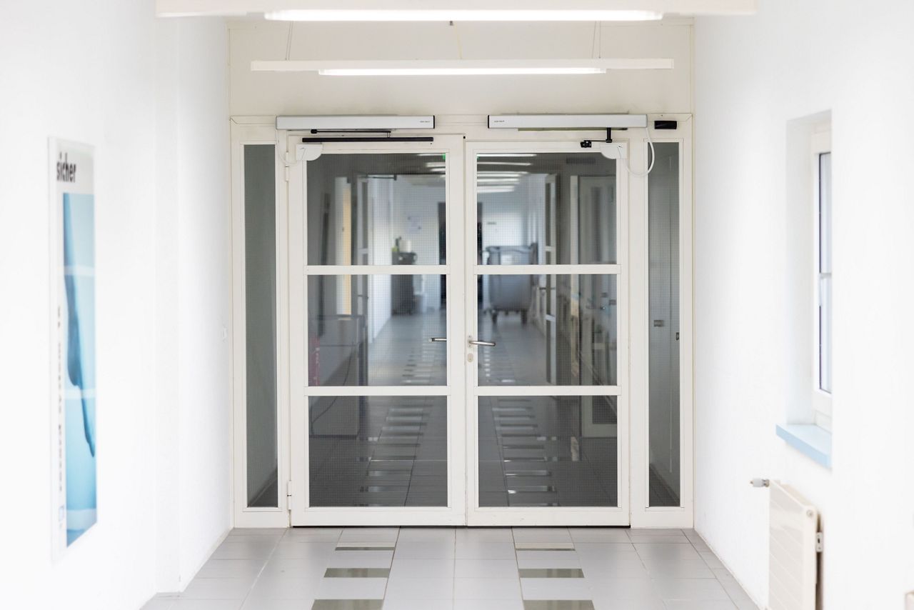 Front view of the ASSA ABLOY SW300-S door, highlighting its modern and streamlined appearance.