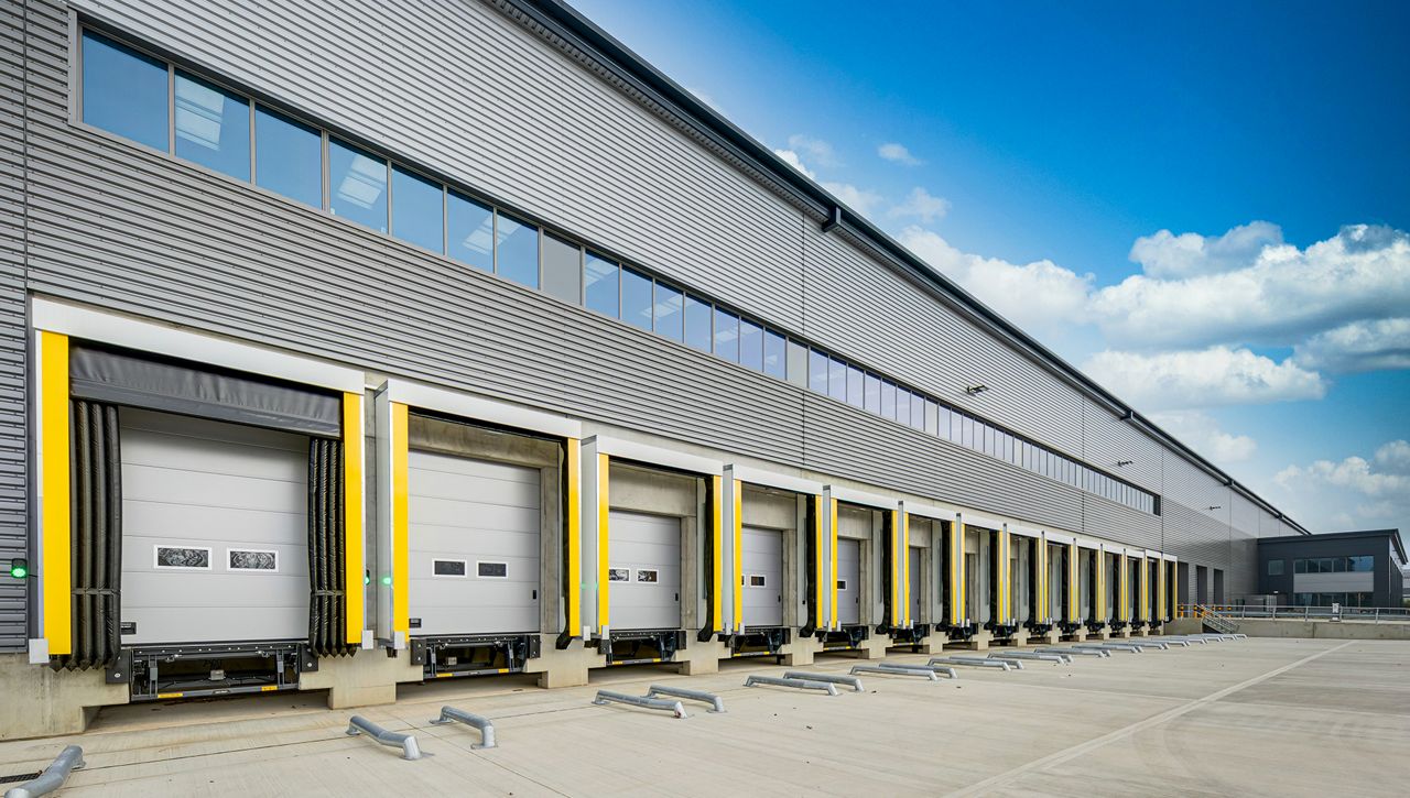 ASSA ABLOY DS6070R inflatable dock shelters with bay 1 in the inflatable position