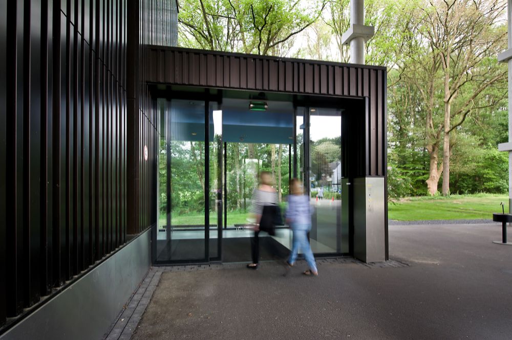 Automatic sliding doors