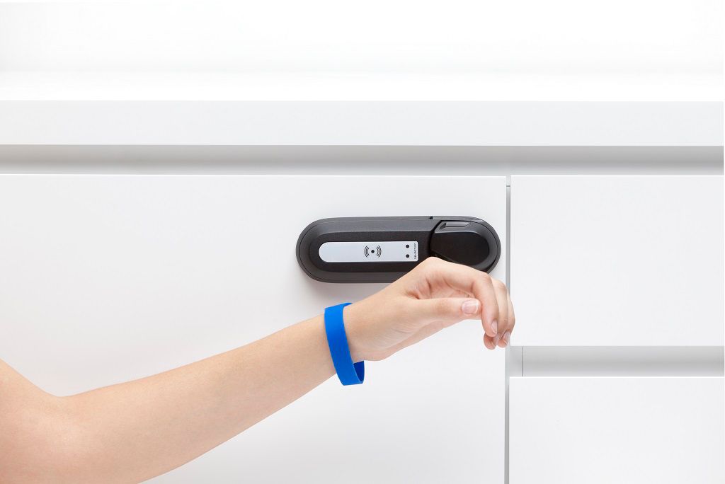 b9003-smartair_cabinetlockhandbraceletlandscape-jpg.jpg