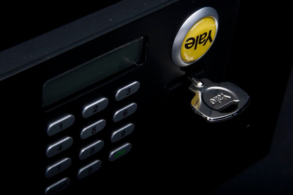 Image: b9ce1-ysb200eb1-digital-safe-box-04.jpg