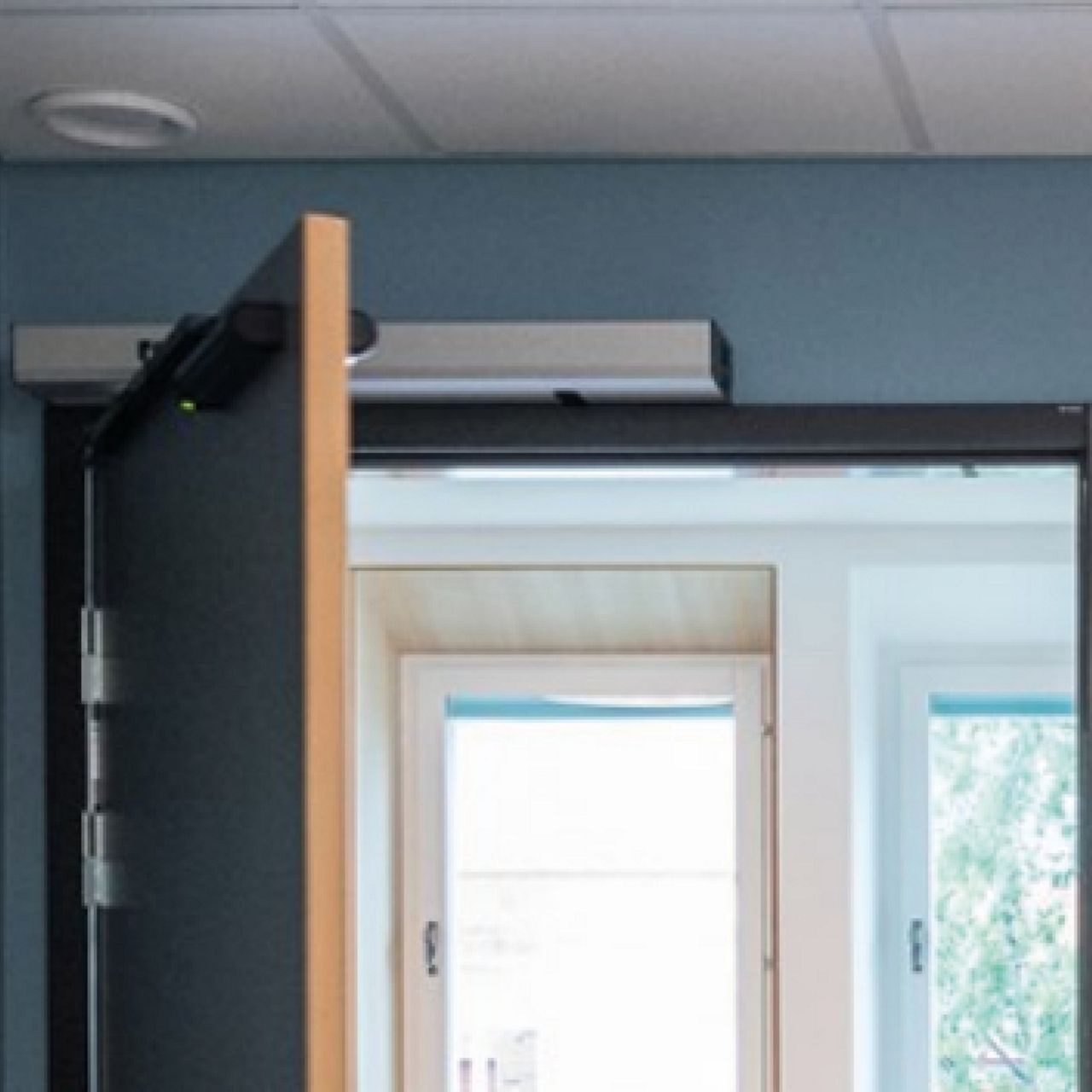 Was sollten Sie bei der Planung bzw. der Nachrüstung mit einem elektrischen Türantrieb bedenken