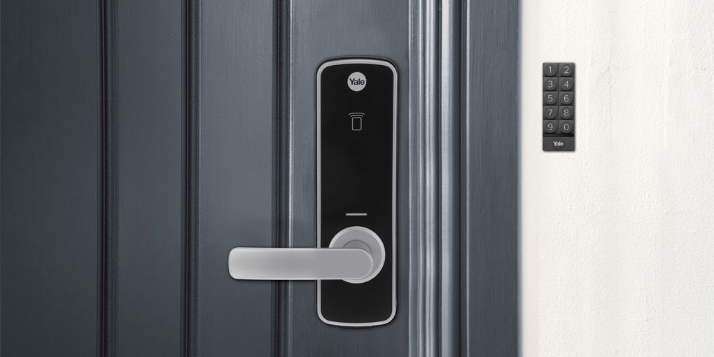 Image: c8ae6-yale-unity-on-door-with-keypad.jpg