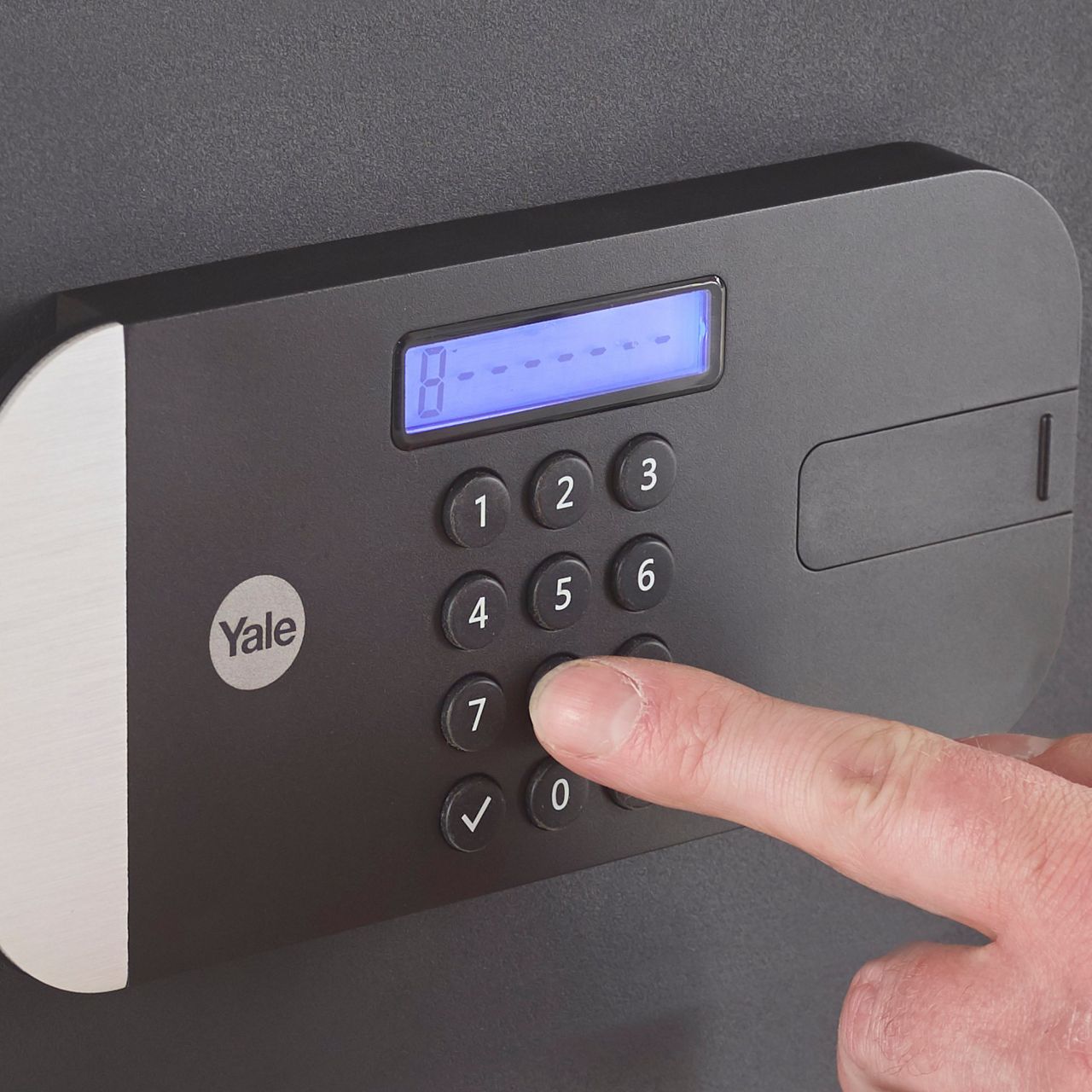 Image: cbc03-maximumsecuritymotorisedsafeproductimages2000x2000pxv0133a1b85d6.jpg