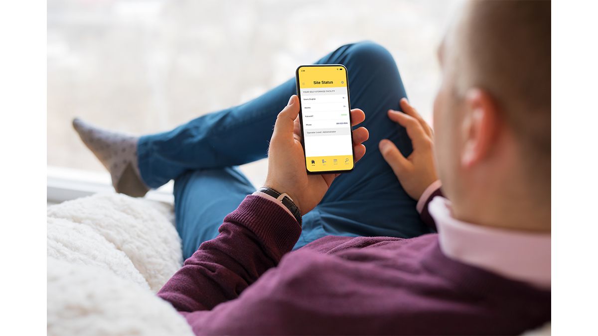 man using StorLogix Mobile
