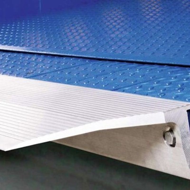 Überladebrücke als Austauschbrücke ASSA ABLOY DL6120TR Teledock Replacement