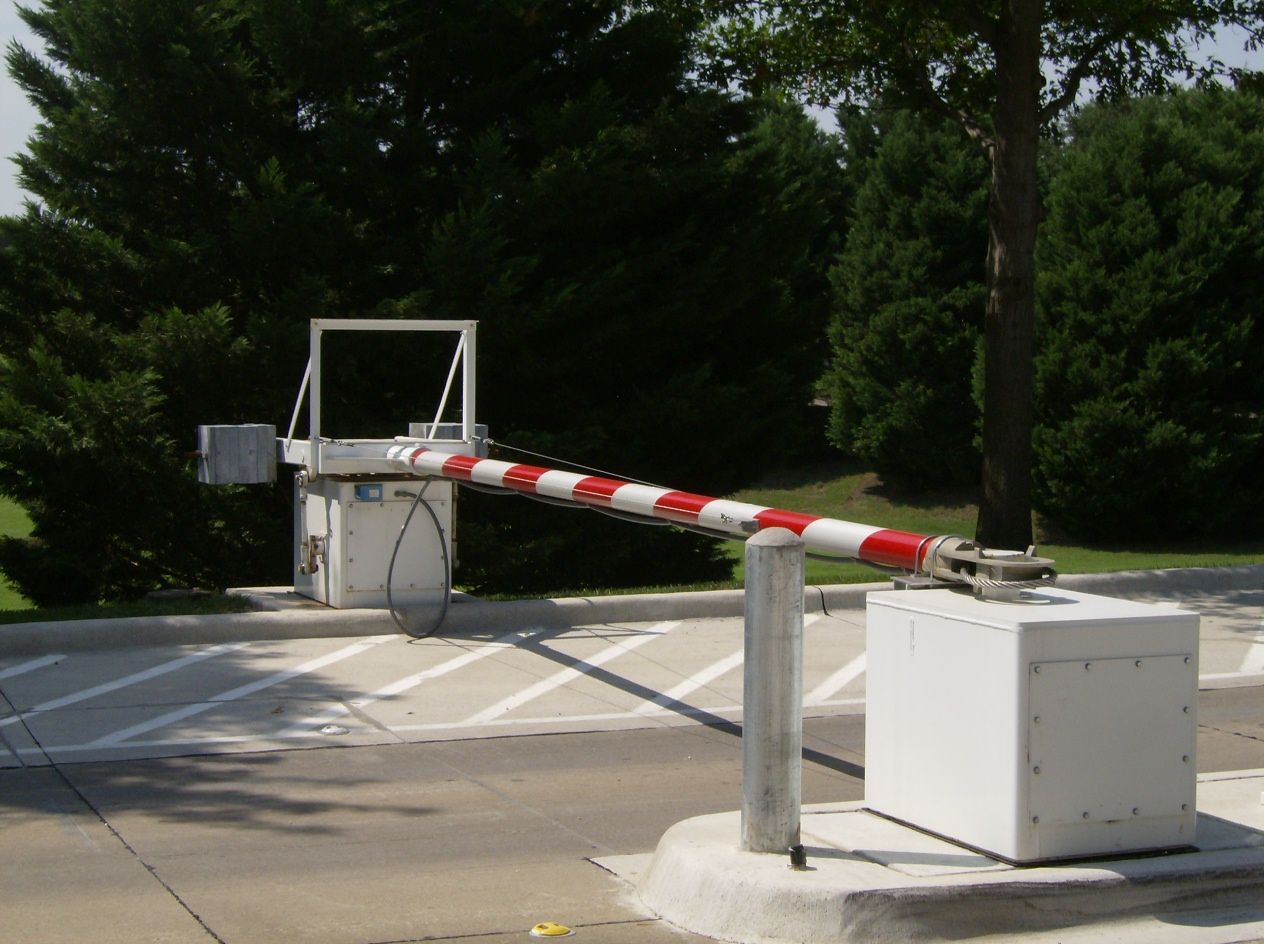CR-25 drop arm barrier