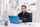 Homme utilisant l'application CylWeb