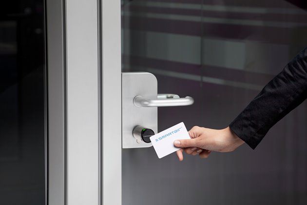 d3f70-smartair_cylindereuroglassplusdoorhandcardlandsape-jpg-p0x0-q85-.jpg