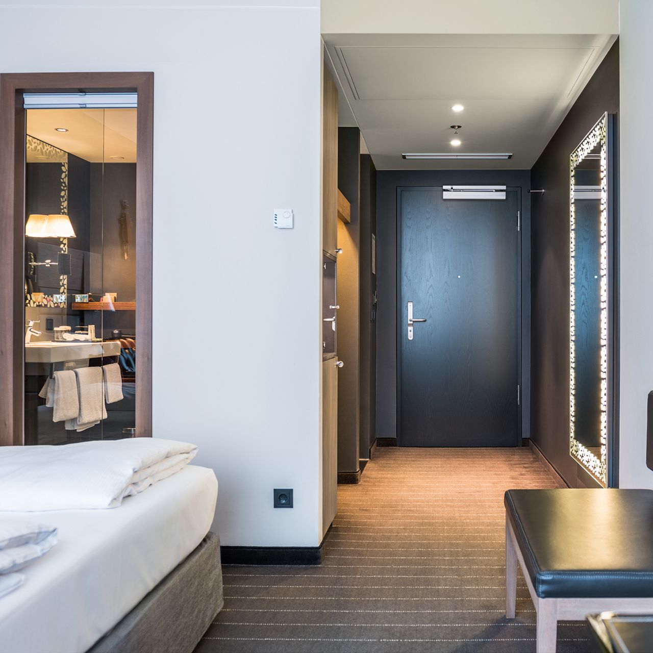 Image: DC700G-CM montato in una stanza d'albergo