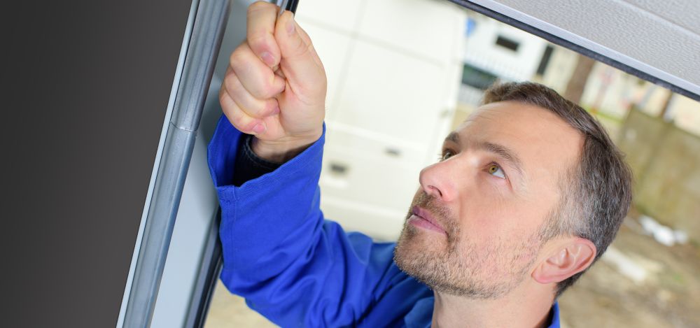 Installatie van deurpompen voor binnen- en buitendeuren