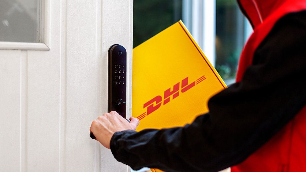 Yale & DHL