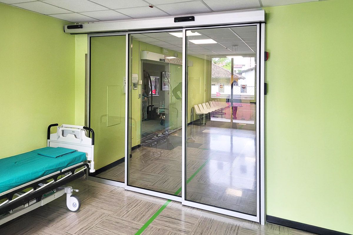 Portes coulissantes automatiques télescopiques Ditec DAS200, équipées de châssis Ditec PAM30