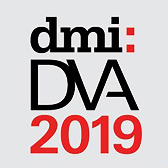 Szary baner z tekstem;"Jesteśmy dumni z nagrody dmi: DVA 2019 Award"