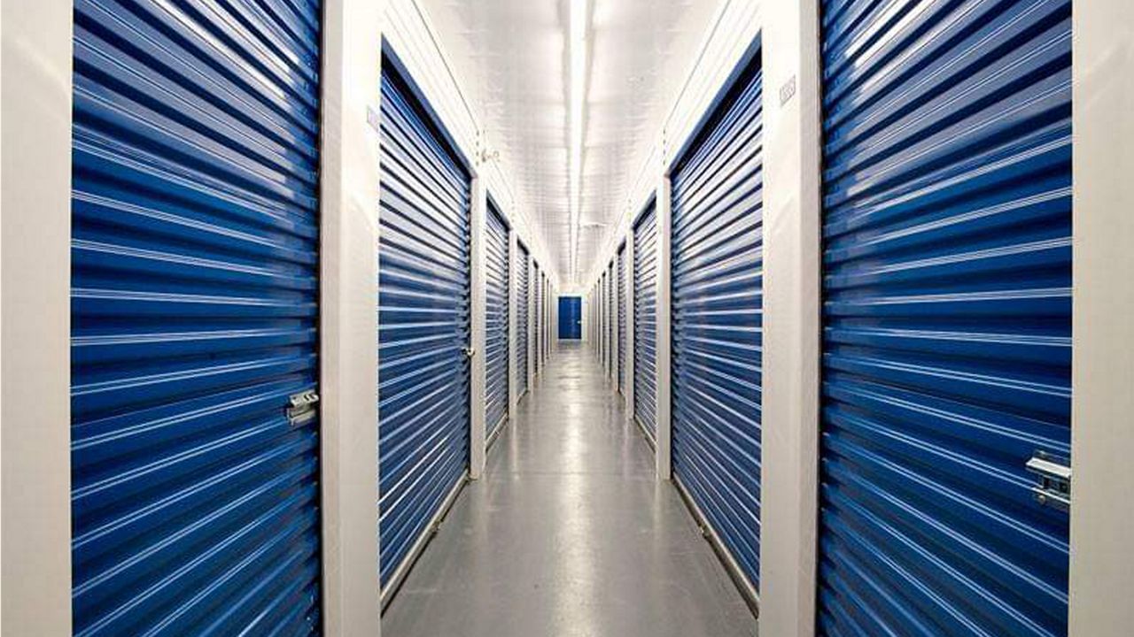 couloir de stockage en libre-service