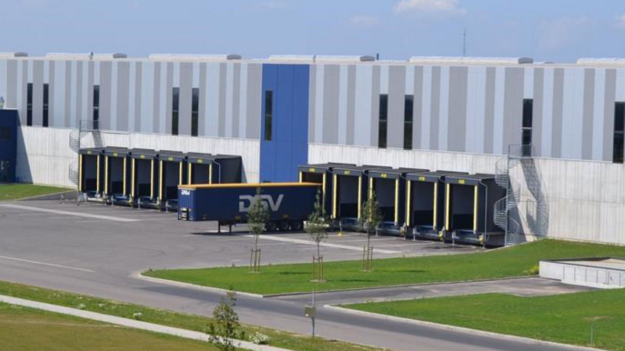 Sektionaltore, Industrietore und Verladesysteme bei DSV Logistik