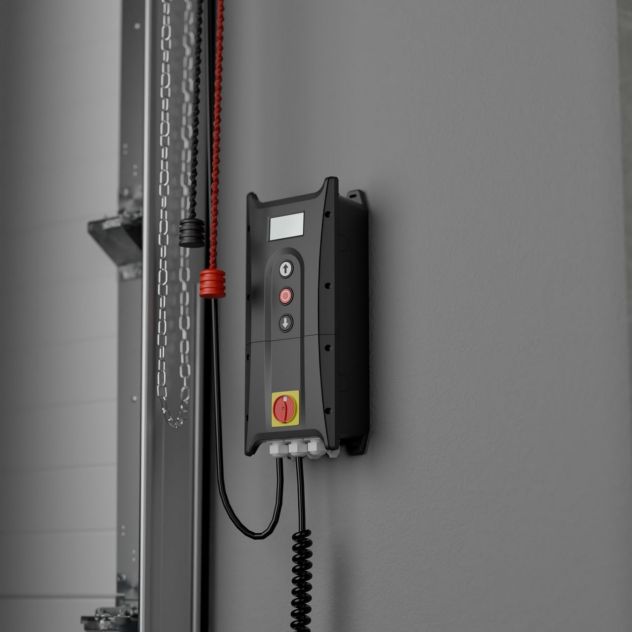 Image: Panou de comandă industrial montat pe perete pentru ușă, cu butoane, afișaj și cabluri atârnate lângă șina verticală a unei uși secționale.