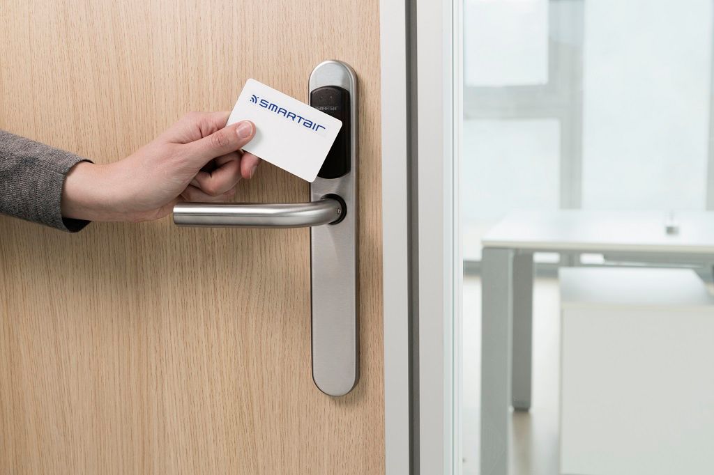 Image: f6960-smartair_wirelessstandardescutcheoncardeuro-jpg.jpg