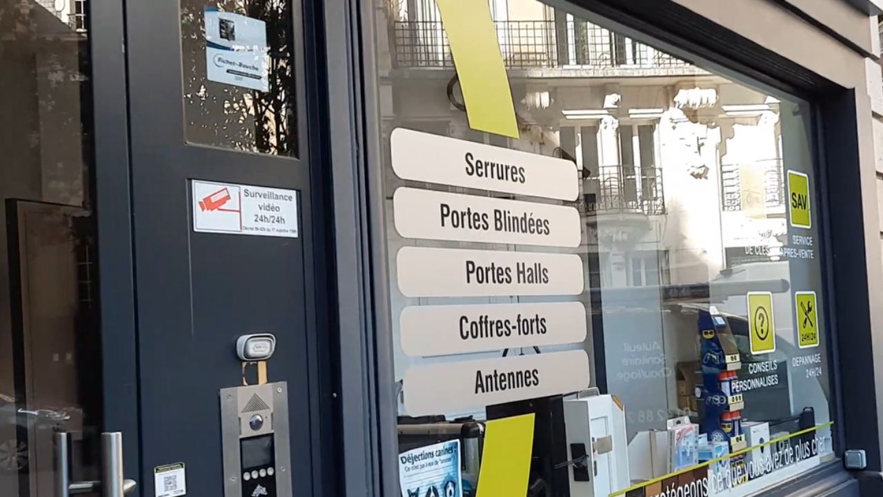 Enseigne de l'un des concessionnaires agréé Point Fort Fichet 