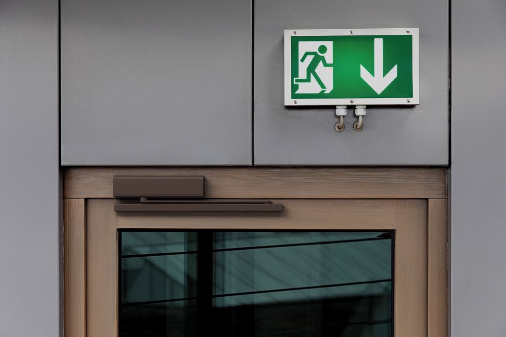 Ferme-porte Cam-Motion ASSA ABLOY en brun