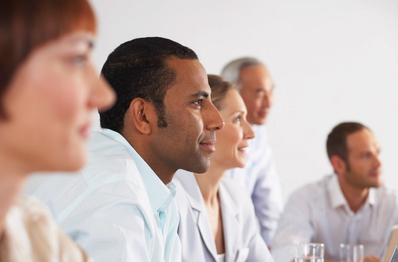Réunion entre collabrateur autour des communiqués de presse de Vachette / ASSA ABLOY