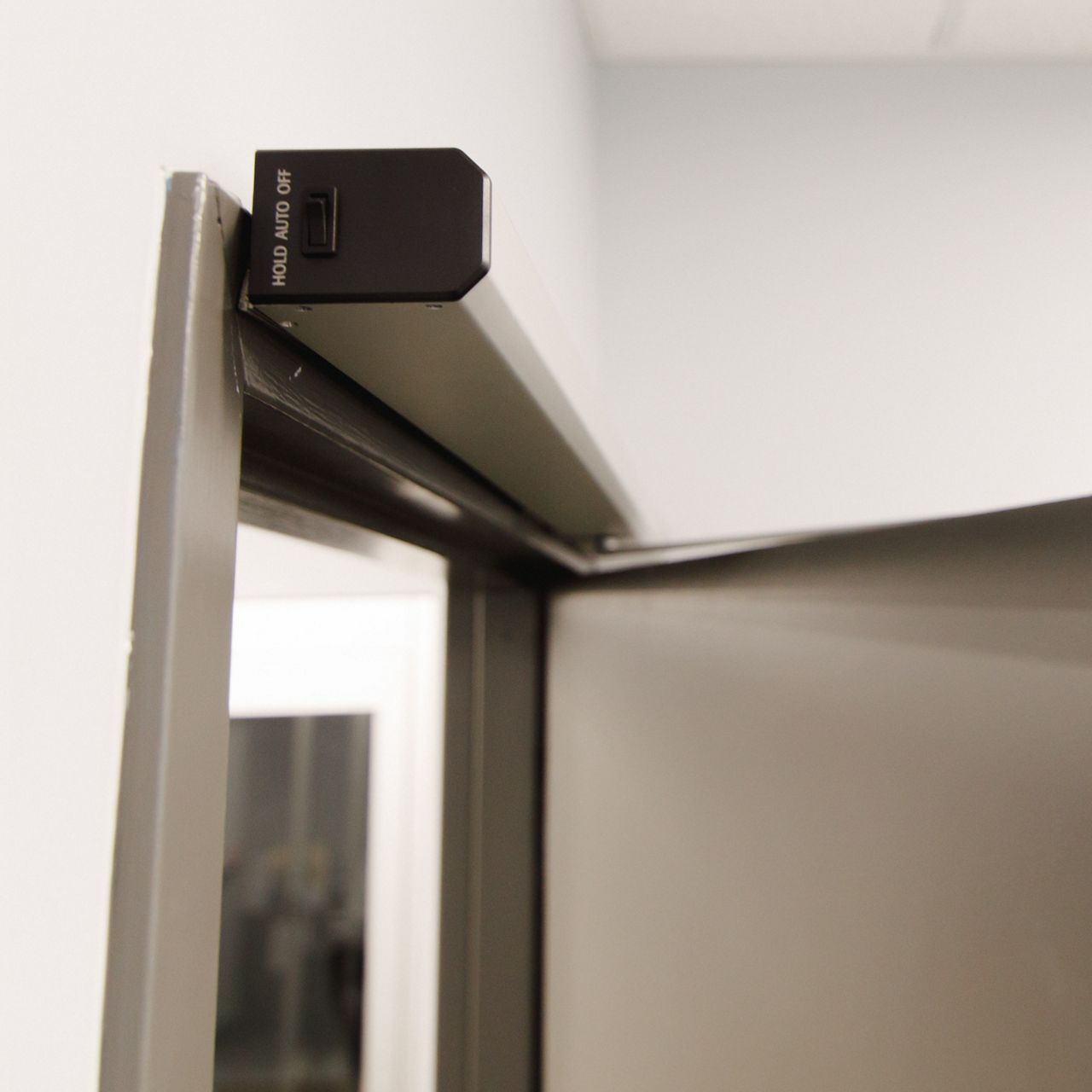 Side view of an HA7 in clear with a pull arm on on office door