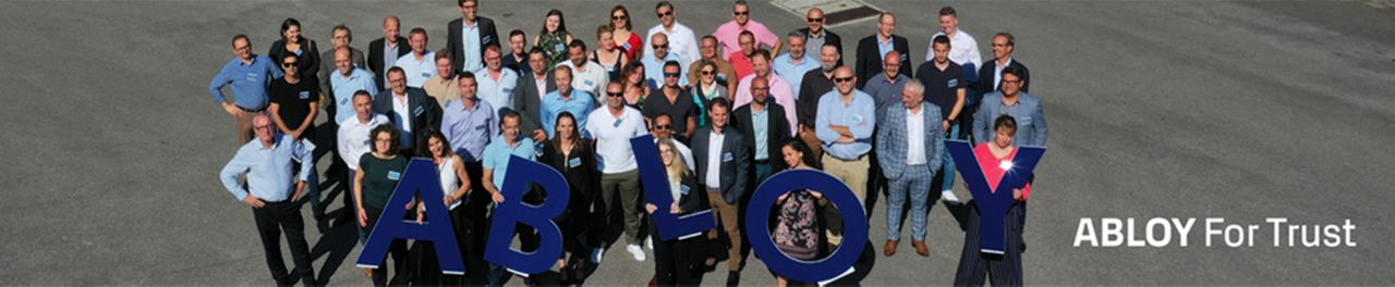 Photo équipe ABLOY France avec lettres ABLOY