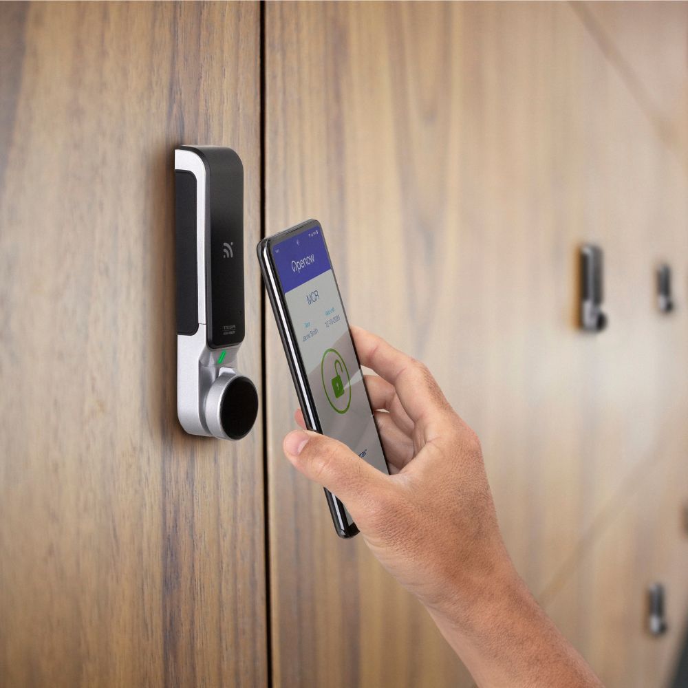 TESA Hotel i-locker operated with the Openow App