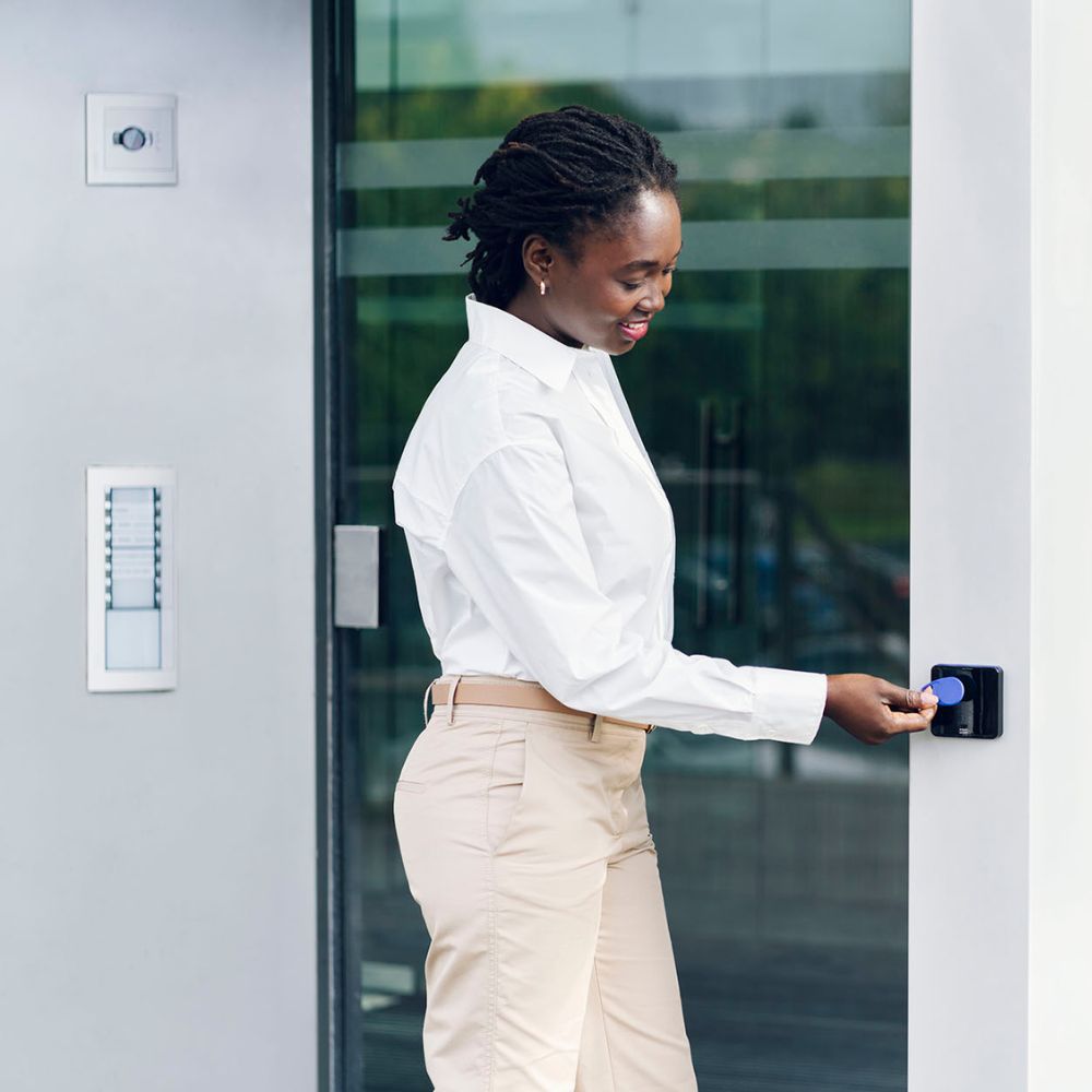 The new wall reader reads all type of credentials including cards, phones, fobs and bracelets