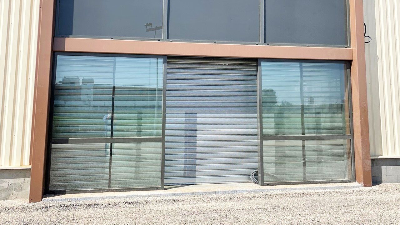 Rideaux métalliques de haute sécurité qui protège un magasin