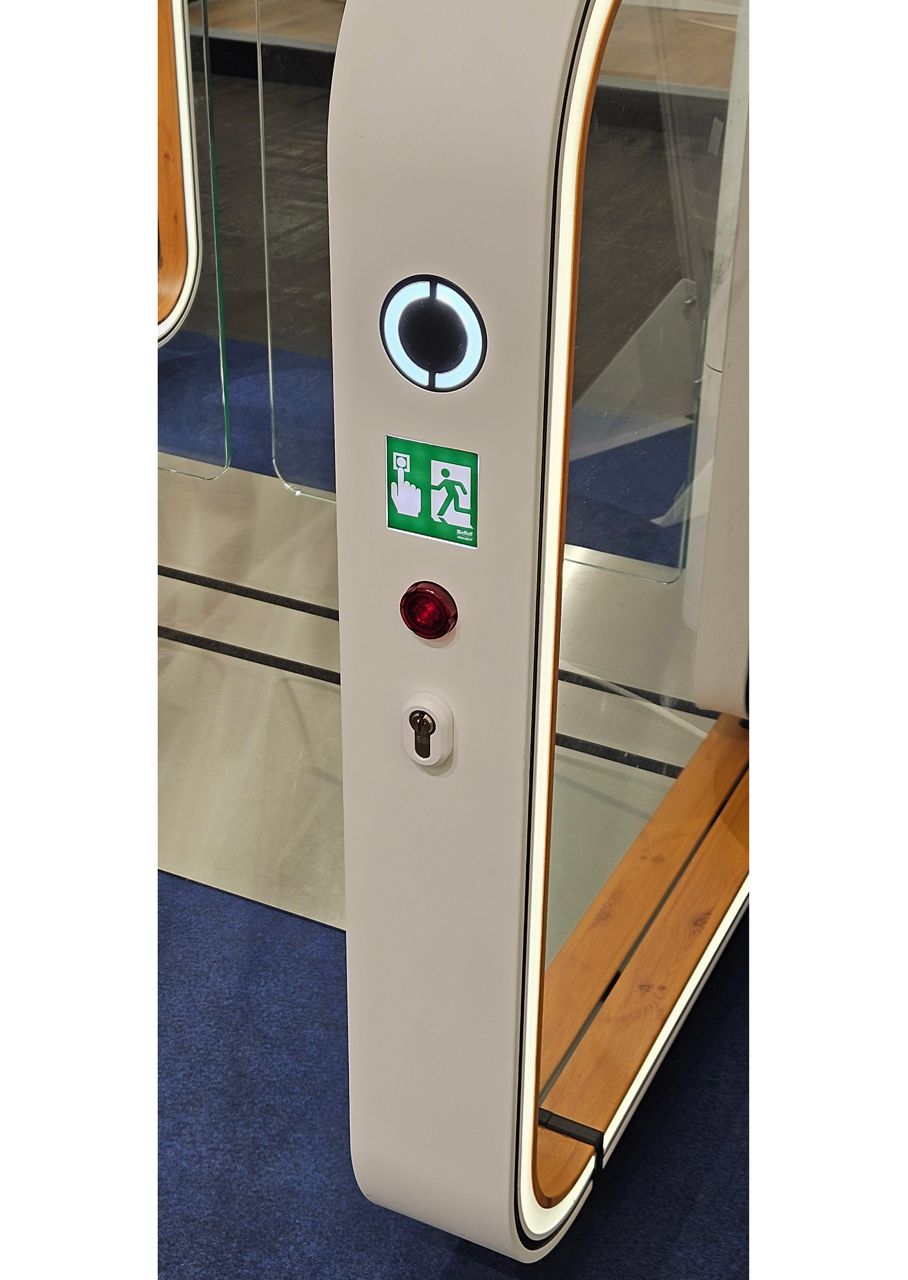 Image: De ASSA ABLOY SG Expression met noodknop.