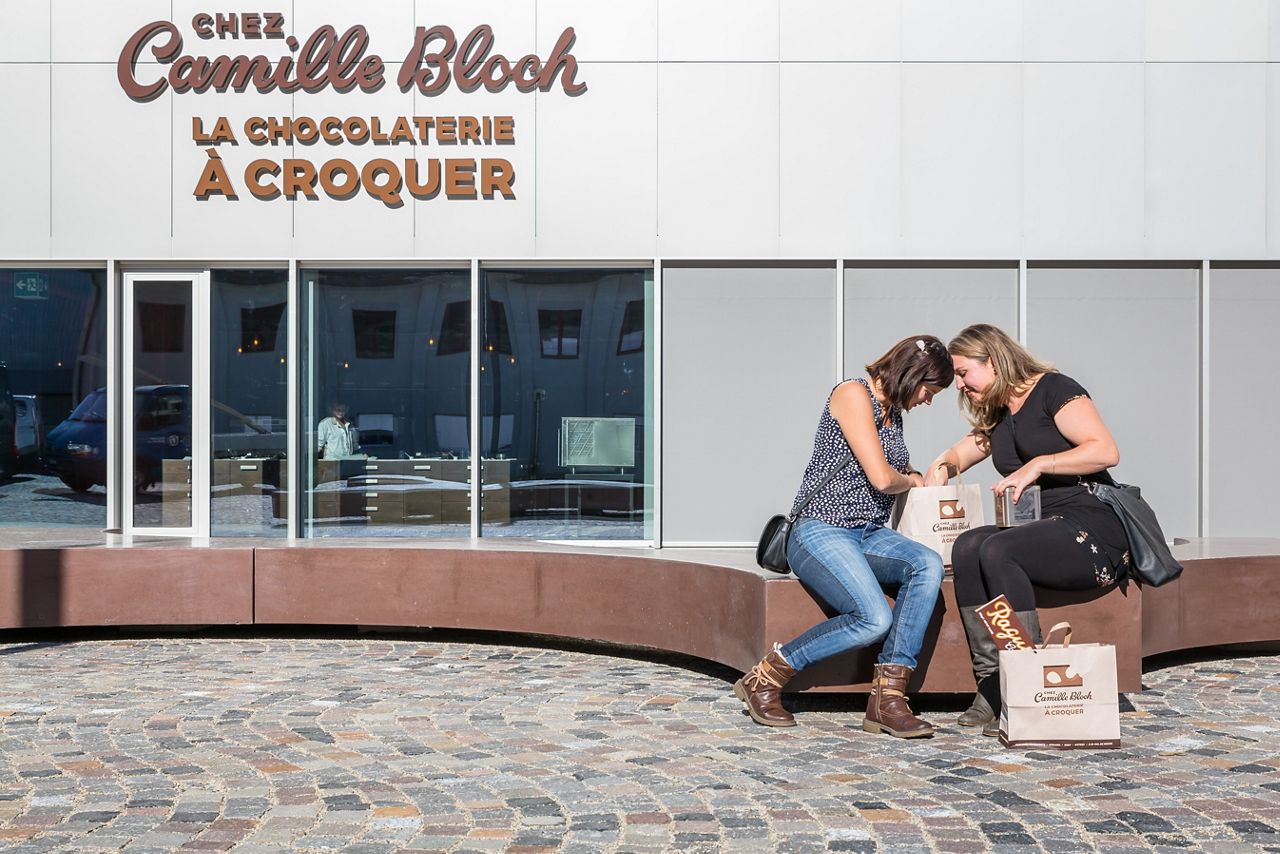 Image: Automatic sliding door in full tranparacy, chez chocolatier Camille Bloche