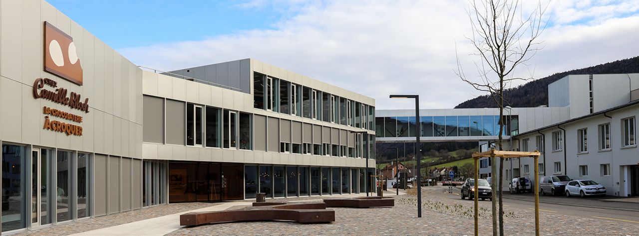 Image: Automatic sliding door in full tranparacy, chez chocolatier Camille Bloche