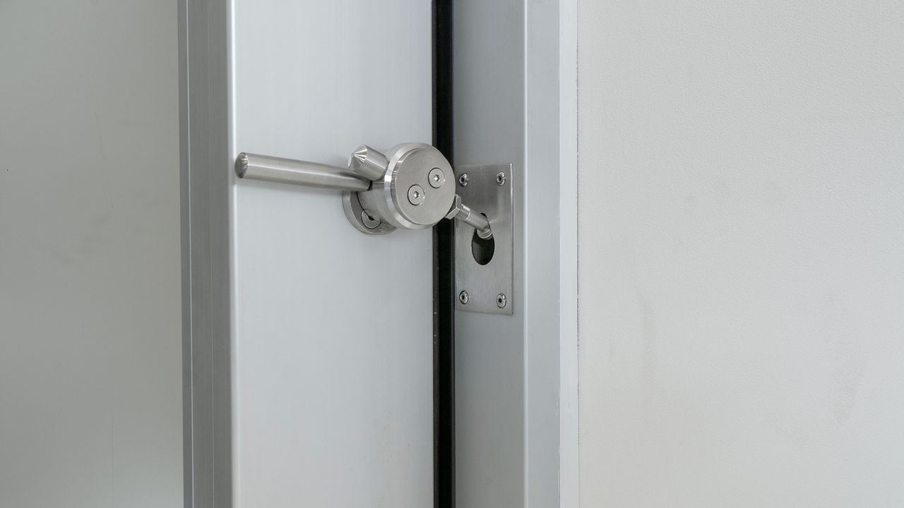 Image: The ASSA ABLOY gastight door is an reliable gastight refrigeration door suitable for ULO and CA rooms.