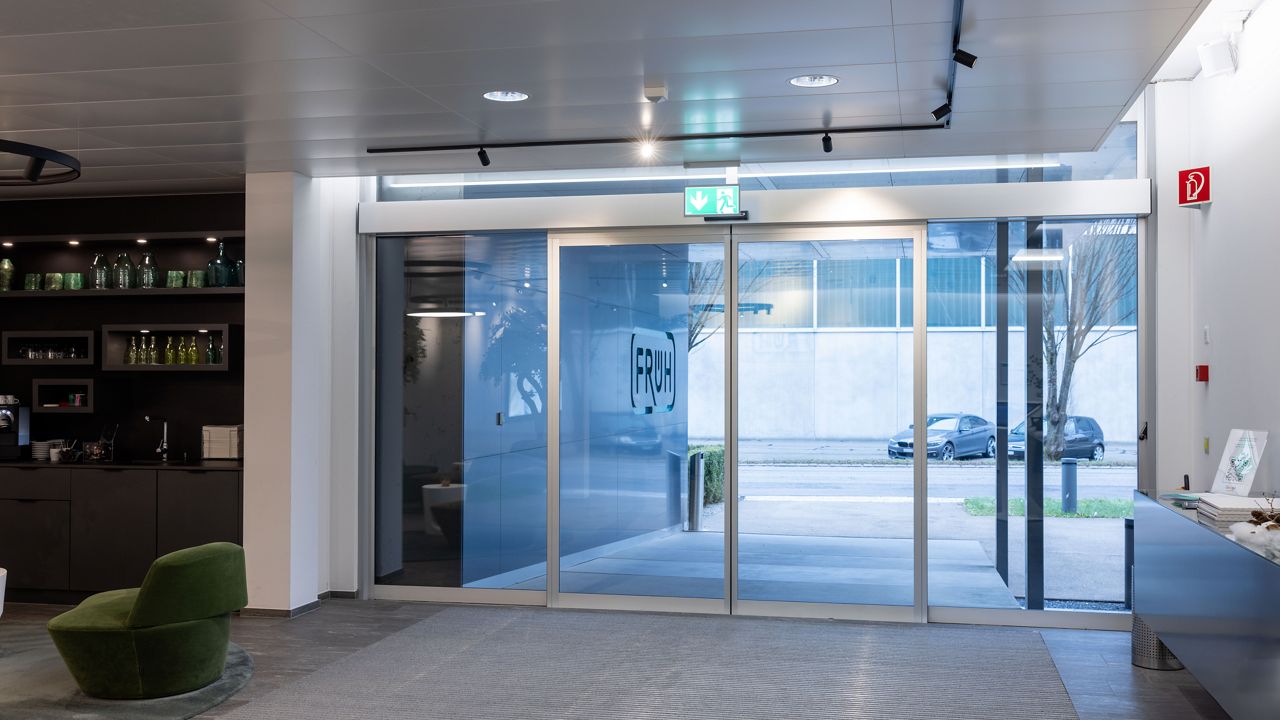 Image: From the outside, the ASSA ABLOY S6L0 Strong presents a bold and modern entrance solution.