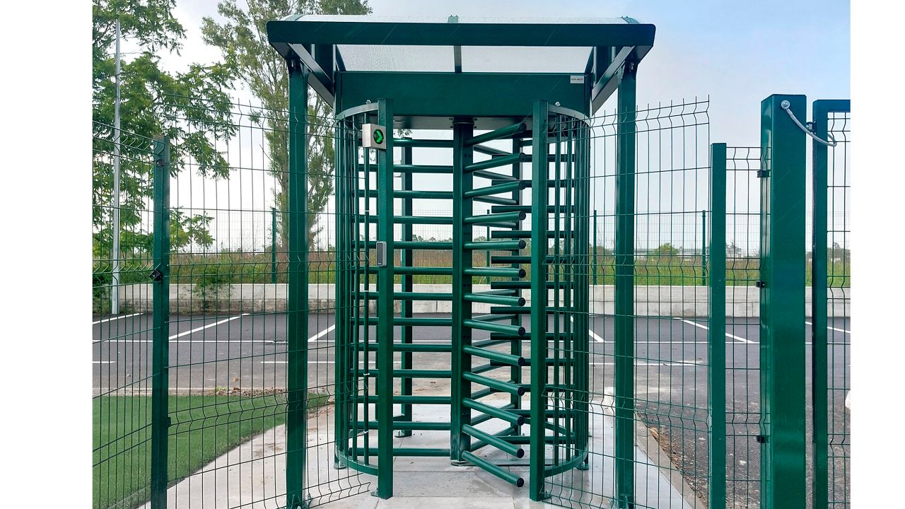ASSA ABLOY FT100 Full-Height Turnstile