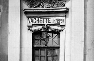 image de l'entrée de l'ancienne usine des frères Vachette à Troyes