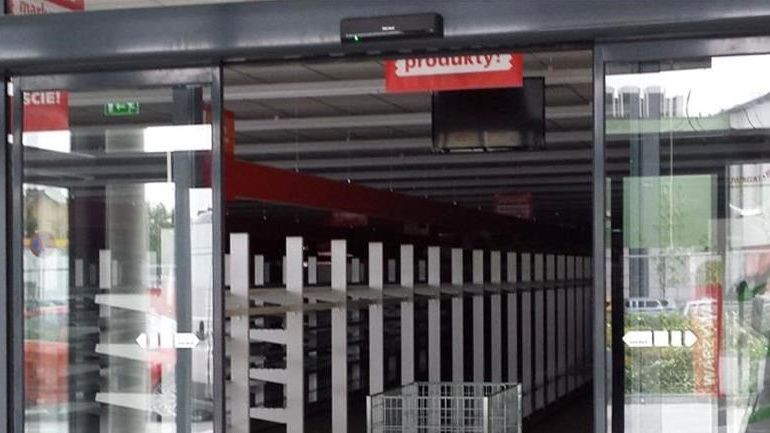 automatic entrance door in grocery store