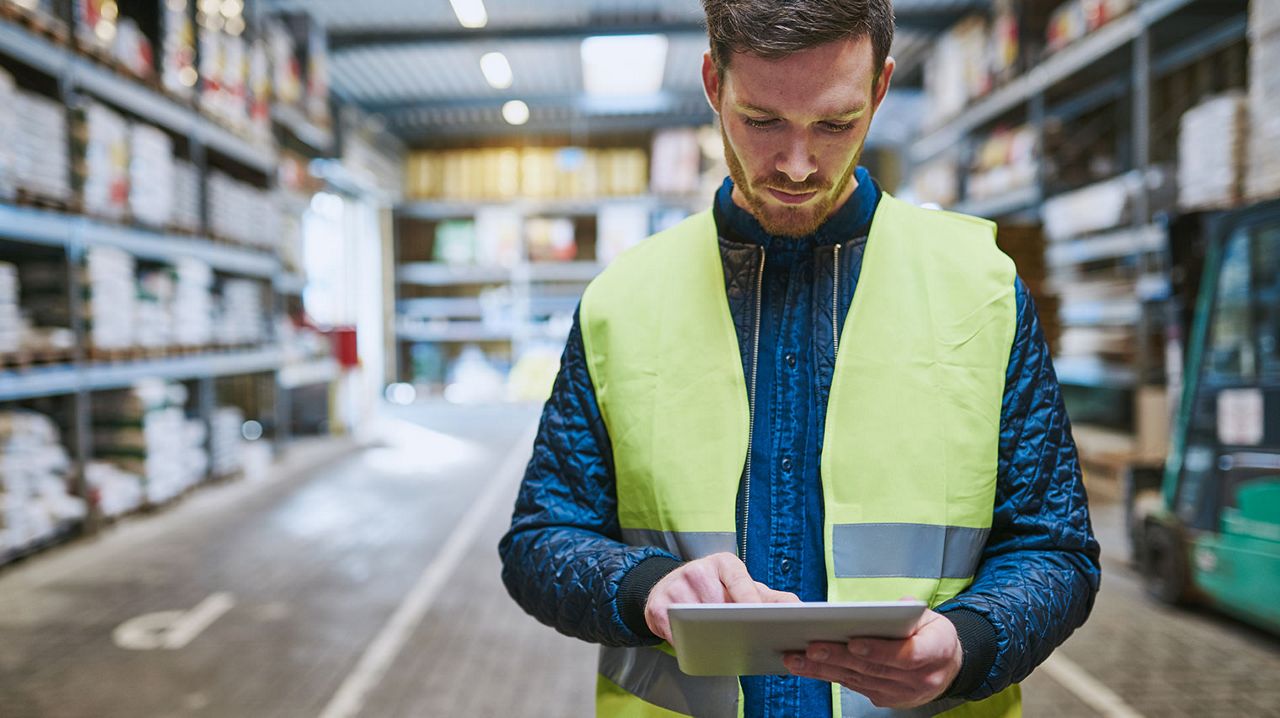 Efficient, reliable and durable distribution center doors | ASSA ABLOY